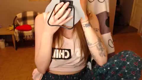 Snapshot of kittylovemoon chatting on 15, 4, 2026 KittyloveMoon online show from 15, 4, 2026