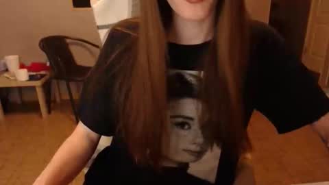 Snapshot of kittylovemoon chatting on 22, 4, 2026 KittyloveMoon online show from 22, 4, 2026