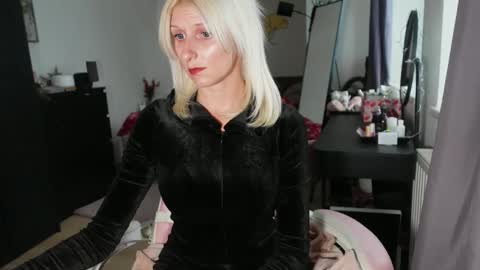 kittysxkat online show from 25, 11, 2025