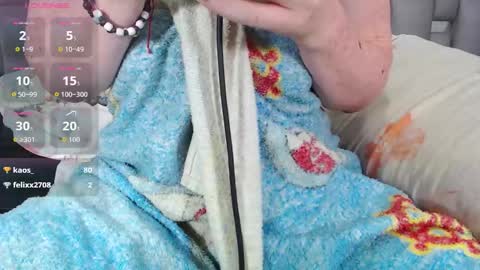 Snapshot of kittywhiteass chatting on 7, 10, 2025 kittywhiteass online show from 7, 10, 2025