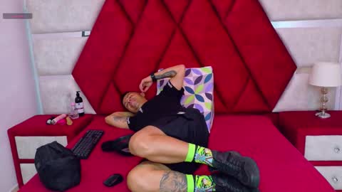 Snapshot of kity_spiderr chatting on 1, 11, 2025 Luisa y Jairo online show from 1, 11, 2025