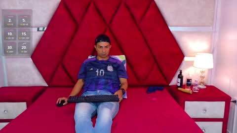 Snapshot of kity_spiderr chatting on 19, 11, 2025 Luisa y Jairo online show from 19, 11, 2025