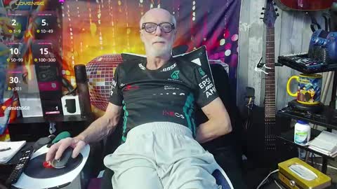 Snapshot of kiveuxmakeu chatting on 15, 9, 2025 kiveuxmakeu online show from 15, 9, 2025