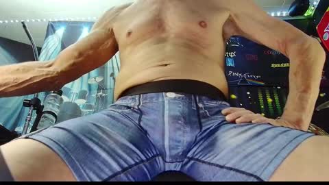 Snapshot of kiveuxmakeu chatting on 1, 10, 2025 kiveuxmakeu online show from 1, 10, 2025