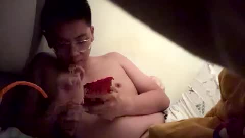 Snapshot of klcfboy chatting on 10, 11, 2025 Tom online show from 10, 11, 2025