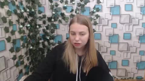 Snapshot of klerkarina chatting on 6, 1, 2025 klerkarina online show from 6, 1, 2025