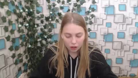 Snapshot of klerkarina chatting on 6, 1, 2025 klerkarina online show from 6, 1, 2025