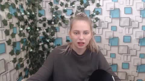 Snapshot of klerkarina chatting on 10, 1, 2025 klerkarina online show from 10, 1, 2025