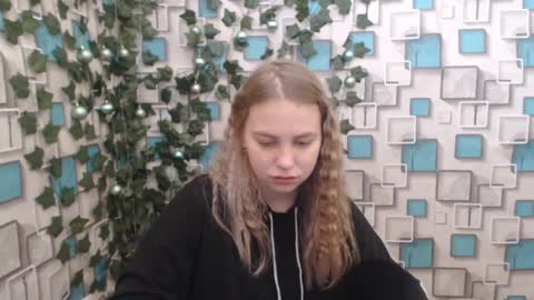 Snapshot of klerkarina chatting on 11, 1, 2025 klerkarina online show from 11, 1, 2025