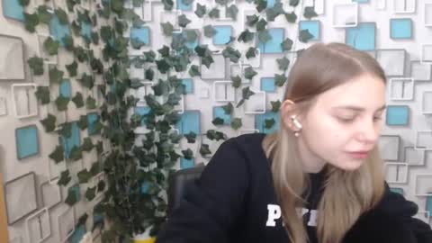 Snapshot of klerkarina chatting on 19, 2, 2025 klerkarina online show from 19, 2, 2025