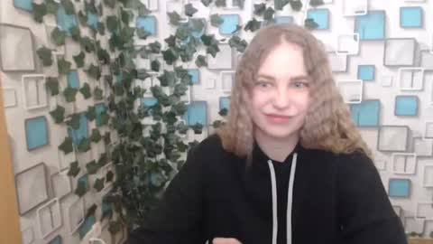Snapshot of klerkarina chatting on 6, 3, 2025 klerkarina online show from 6, 3, 2025