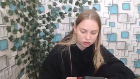 Snapshot of klerkarina chatting on 3, 10, 2025 klerkarina online show from 3, 10, 2025