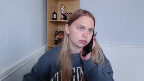 Snapshot of klerkarina chatting on 12, 10, 2025 klerkarina online show from 12, 10, 2025