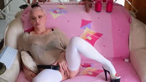 Snapshot of klitores chatting on 27, 10, 2025 ALYONA online show from 27, 10, 2025