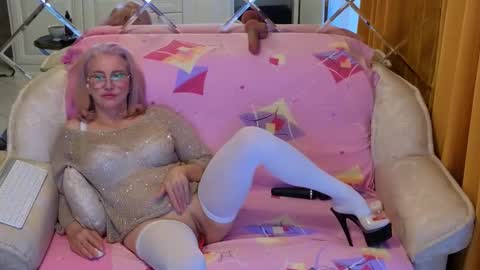 Snapshot of klitores chatting on 5, 11, 2025 ALYONA online show from 5, 11, 2025