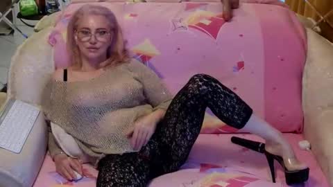 Snapshot of klitores chatting on 11, 11, 2025 ALYONA online show from 11, 11, 2025