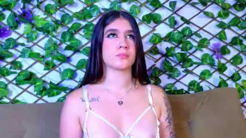 Snapshot of kloe_bella chatting on 4, 10, 2025 kloe_bella online show from 4, 10, 2025