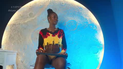 K L O E online show from 17, 9, 2025