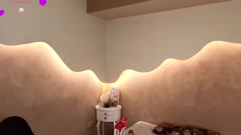 K L O E online show from 23, 9, 2025