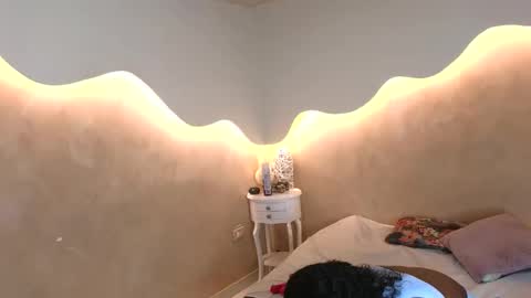 K L O E online show from 25, 9, 2025