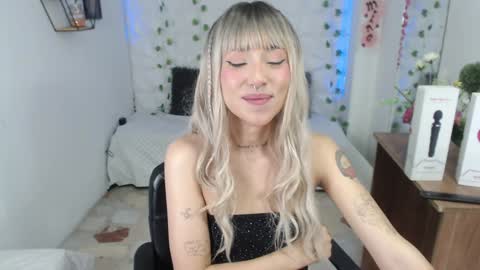 Snapshot of kloeking_ chatting on 1, 2, 2025 kloe online show from 1, 2, 2025