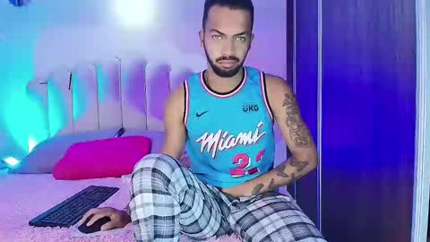 Snapshot of kmichelle1 chatting on 16, 11, 2025 kmichelle1 online show from 16, 11, 2025