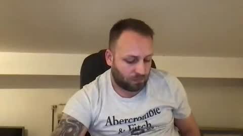 Snapshot of kobasic chatting on 6, 11, 2025 hugo online show from 6, 11, 2025