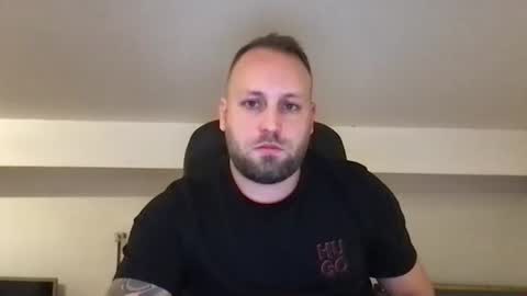 Snapshot of kobasic chatting on 25, 11, 2025 hugo online show from 25, 11, 2025