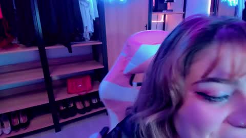 Snapshot of kpayton99 chatting on 26, 10, 2025 Khloe online show from 26, 10, 2025