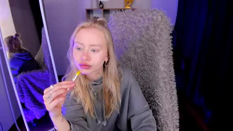 kris_grant online show from 5, 3, 2025