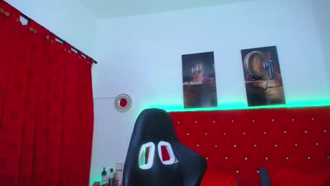 kriss_sweetboobs online show from 29, 1, 2025