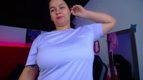 kriss_sweetboobs online show from 28, 11, 2025