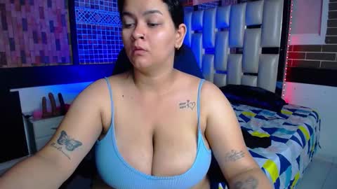 kriss_sweetboobs online show from 1, 2, 2026