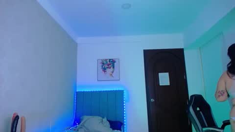 kriss_sweetboobs online show from 8, 2, 2026