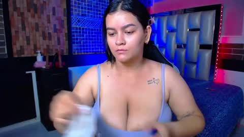 kriss_sweetboobs online show from 6, 3, 2026