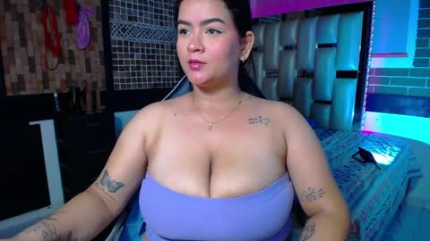 kriss_sweetboobs online show from 1, 4, 2026