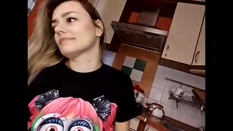 Snapshot of krisssexi chatting on 4, 3, 2025 KrissSexi online show from 4, 3, 2025