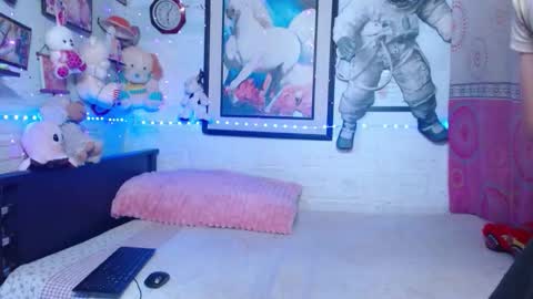 krisstal703358 online show from 12, 2, 2026