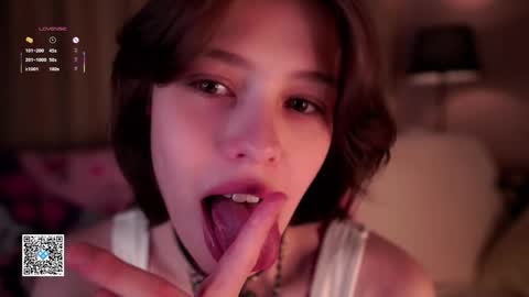 Snapshot of krissyhei chatting on 4, 10, 2025 Sarah online show from 4, 10, 2025