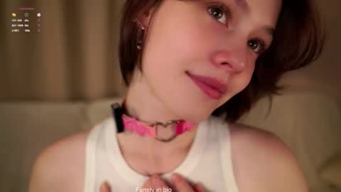 Snapshot of krissyhei chatting on 15, 10, 2025 Sarah online show from 15, 10, 2025