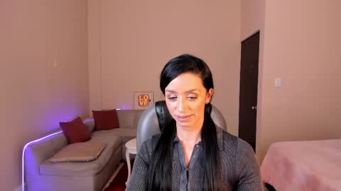 Snapshot of kristen_garner chatting on 25, 5, 2026 Sophia online show from 25, 5, 2026