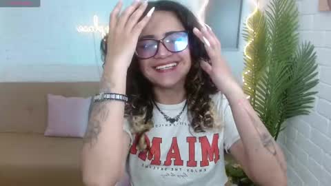 kristen_tay online show from 10, 1, 2025