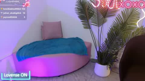 kristen_tay online show from 10, 3, 2025