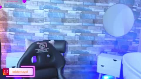 kristen_tay online show from 9, 2, 2026