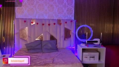 kristen_tay online show from 2, 4, 2026