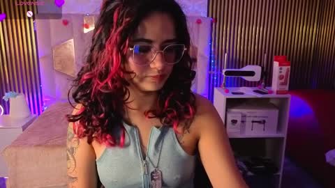 kristen_tay online show from 7, 4, 2026