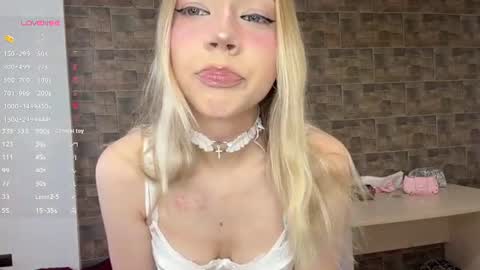 Snapshot of kristiancommes chatting on 20, 6, 2026 Alisa online show from 20, 6, 2026