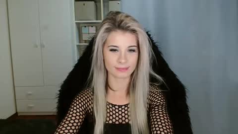 KristineAmore online show from 19, 11, 2025