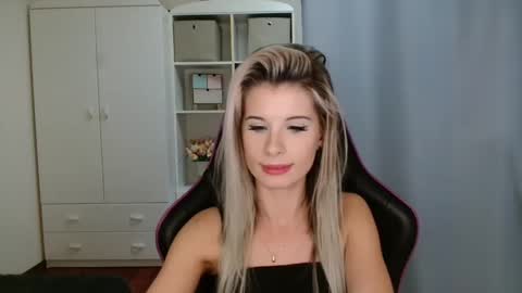 KristineAmore online show from 25, 11, 2025