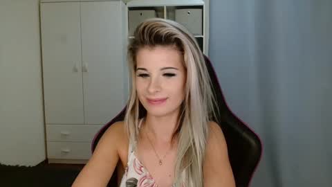 KristineAmore online show from 2, 12, 2025